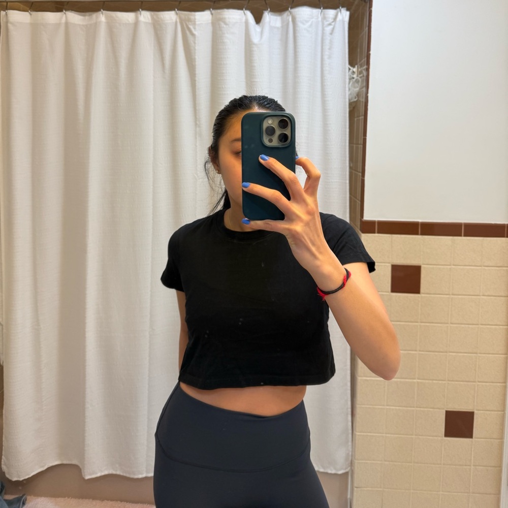 black cropped tee shirt